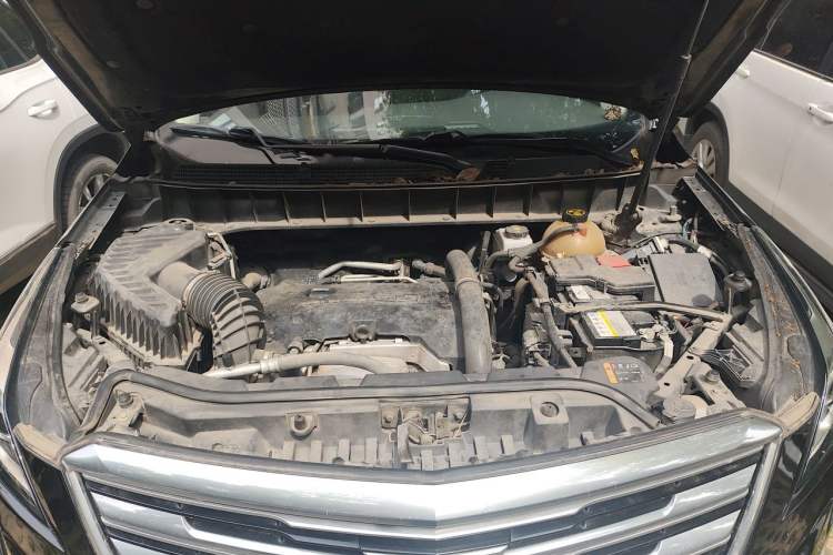 Used Cadillac XT5 2018 25T Luxury Model Engine Bay