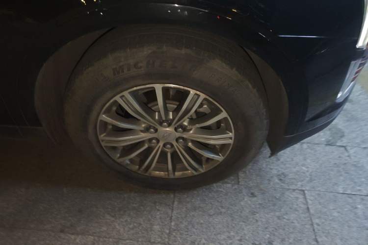 Used Cadillac XT5 2018 25T Luxury Model Exterior 1