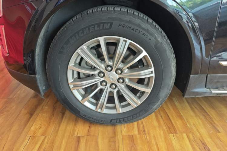 Used Cadillac XT5 2018 25T Luxury Model Exterior 1