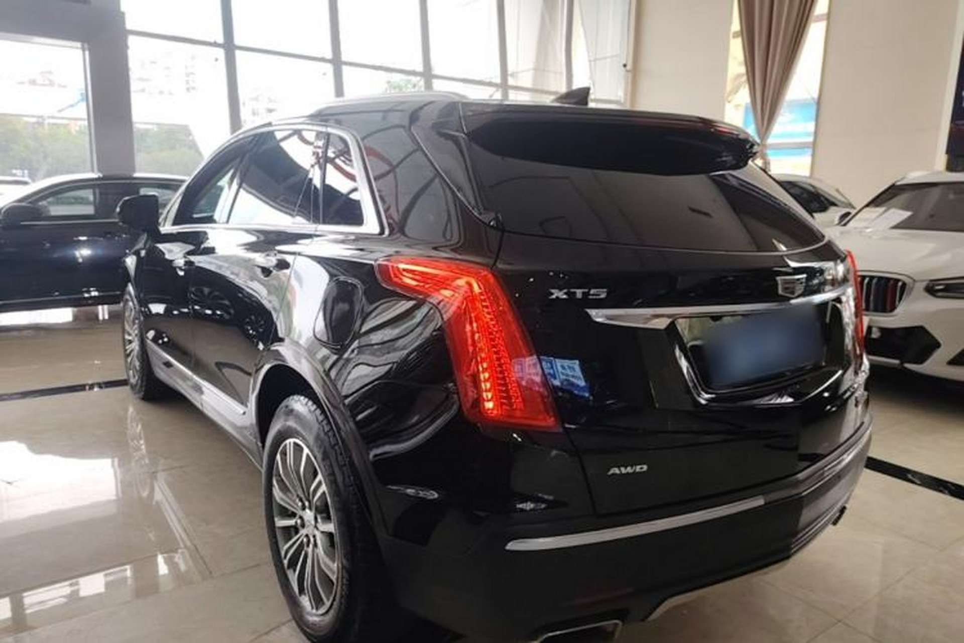 Used Cadillac XT5 2018 28T Four-Wheel Drive Luxury Model Exterior 2