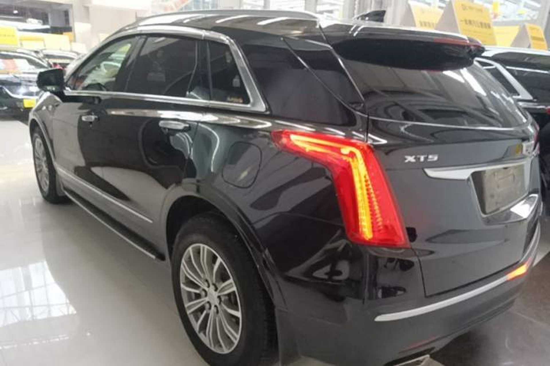 Used Cadillac XT5 2018 25T Luxury Model Exterior 2