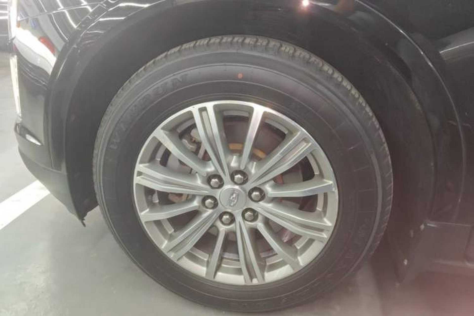Used Cadillac XT5 2018 28T Four-Wheel Drive Luxury Model Exterior 2