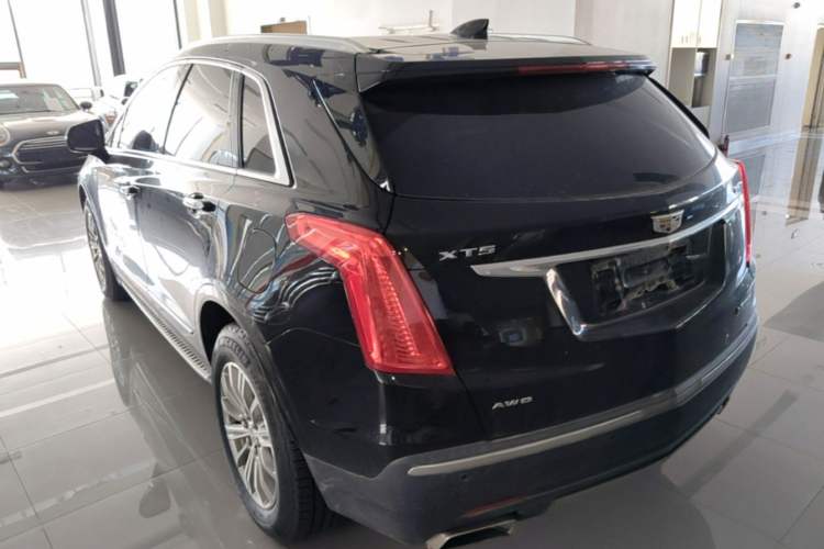 Used Cadillac XT5 2018 28T Four-Wheel Drive Luxury Model Exterior 2