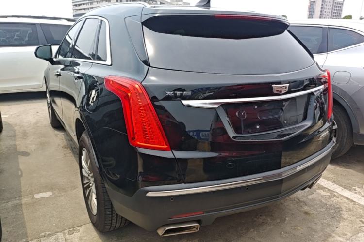 Used Cadillac XT5 2018 25T Luxury Model Exterior 2