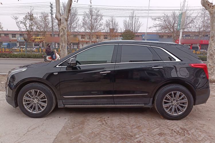 Used Cadillac XT5 2018 25T Luxury Model Exterior 3