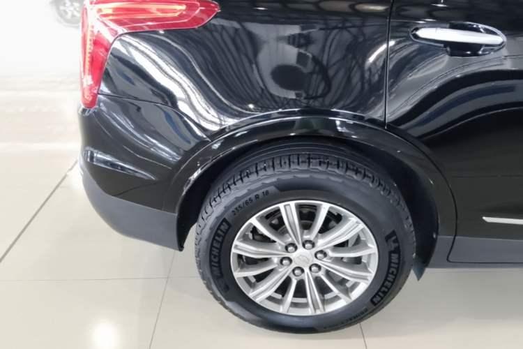 Used Cadillac XT5 2018 25T Luxury Model Exterior 3