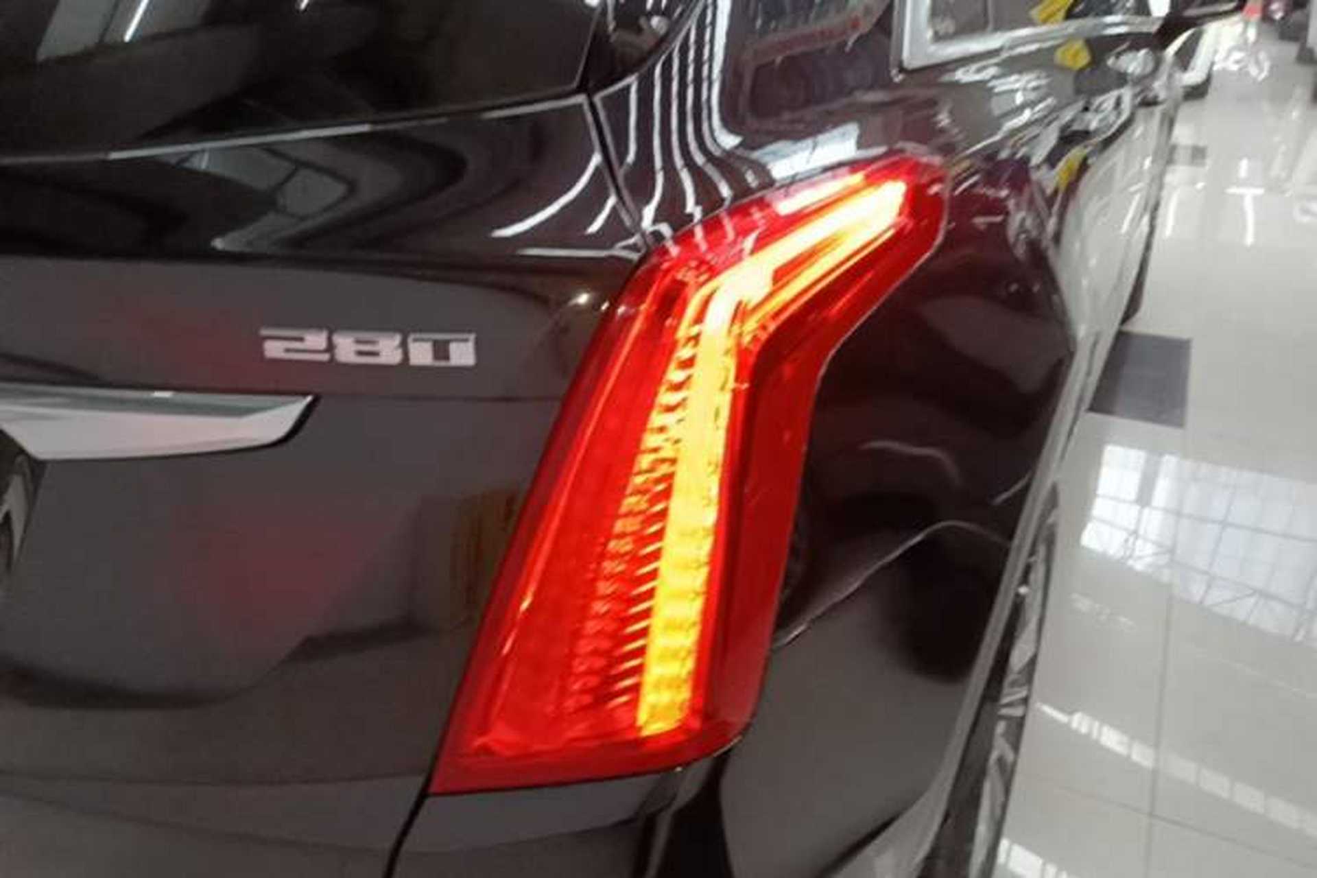 Used Cadillac XT5 2018 28T Four-Wheel Drive Luxury Model Exterior 3