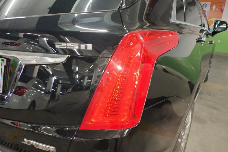 Used Cadillac XT5 2018 25T Luxury Model Exterior 3