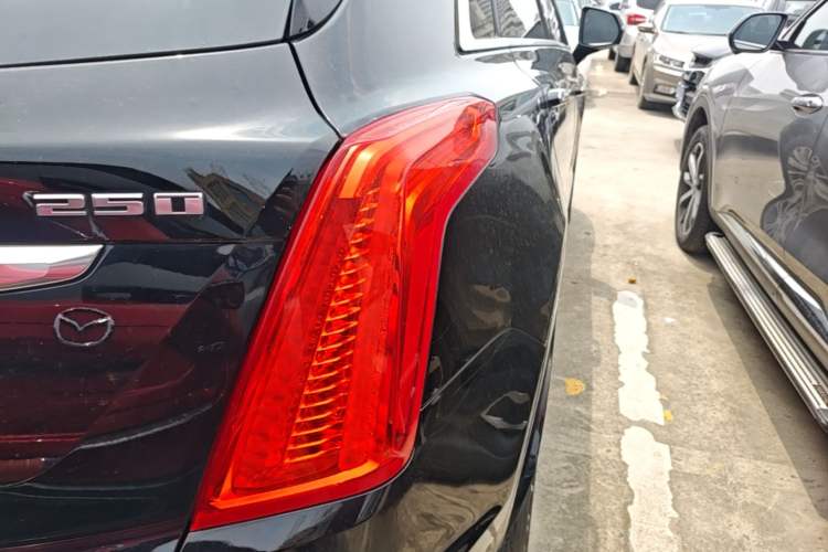 Used Cadillac XT5 2018 25T Luxury Model Exterior 3