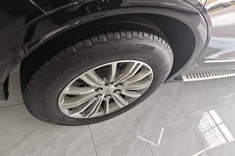 Used Cadillac XT5 2018 25T Luxury Model Exterior 3