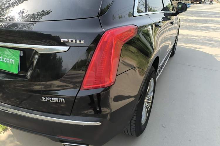 Used Cadillac XT5 2018 28T Four-Wheel Drive Luxury Model Exterior 3