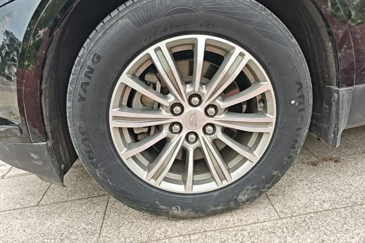 Used Cadillac XT5 2018 25T Luxury Model Exterior 4