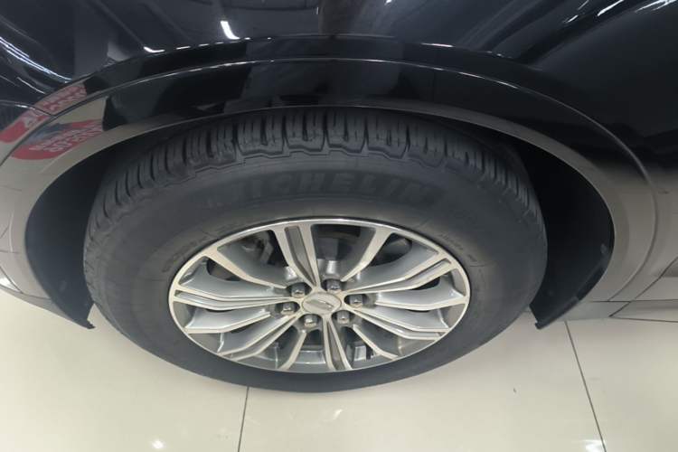 Used Cadillac XT5 2018 25T Luxury Model Exterior 4