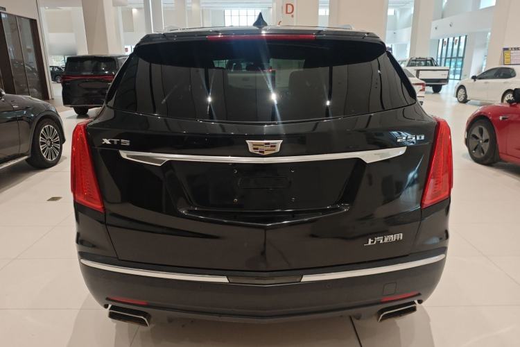 Used Cadillac XT5 2018 25T Luxury Model Exterior 4