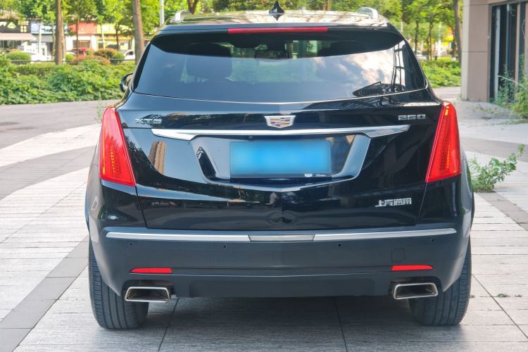 Used Cadillac XT5 2018 25T Luxury Model Exterior 4