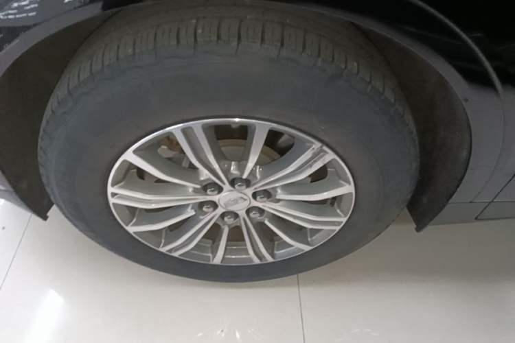 Used Cadillac XT5 2018 28T Four-Wheel Drive Luxury Model Exterior 4