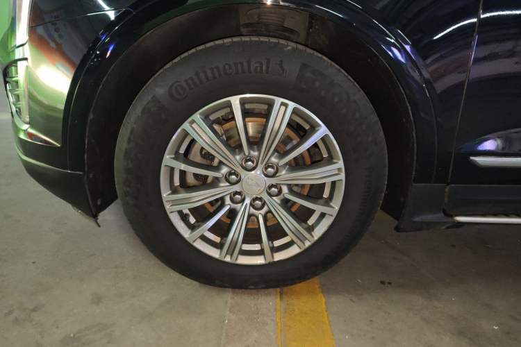 Used Cadillac XT5 2018 25T Luxury Model Exterior 4