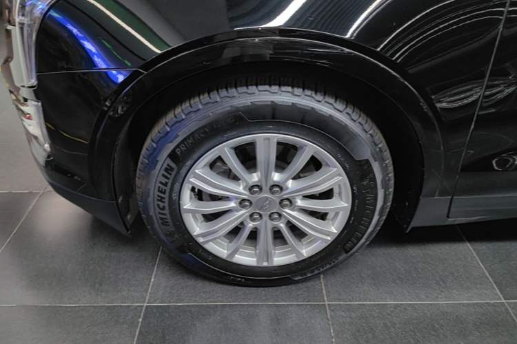 Used Cadillac XT5 2018 28E Four-Wheel Drive Tech Version Exterior 4