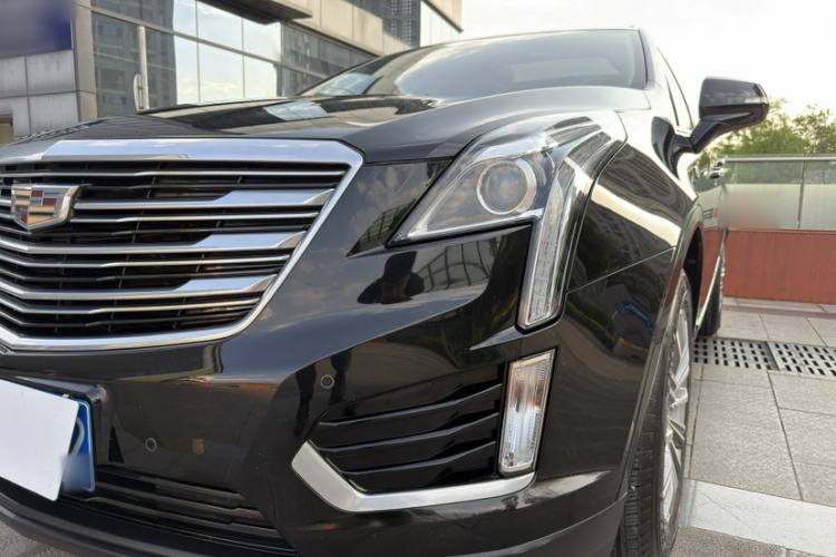 Used Cadillac XT5 2018 25T Luxury Model Exterior 4