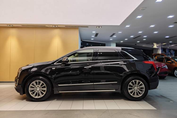 Used Cadillac XT5 2018 25T Luxury Model Exterior 5