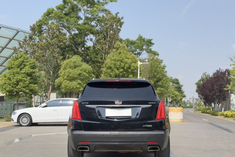 Used Cadillac XT5 2018 25T Luxury Model Exterior 5