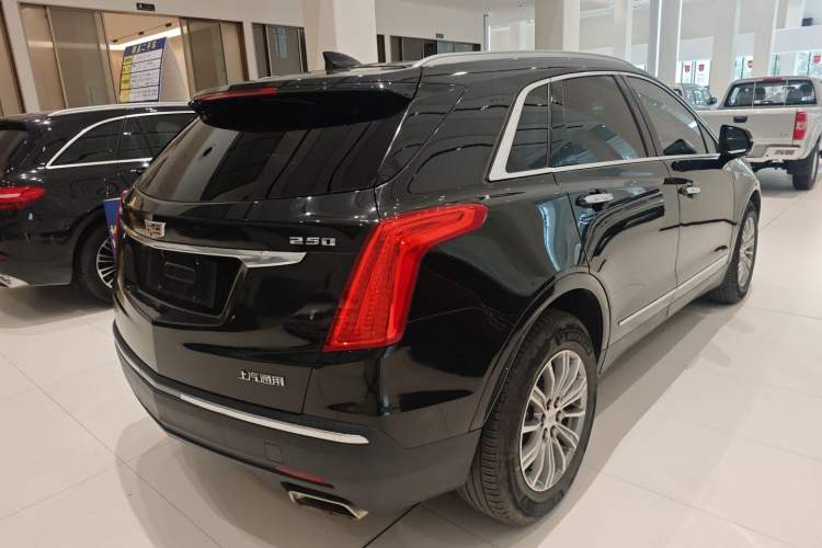 Used Cadillac XT5 2018 25T Luxury Model Exterior 5