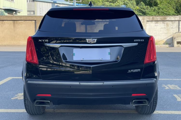 Used Cadillac XT5 2018 25T Luxury Model Exterior 5