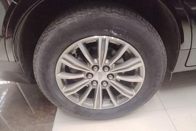 Used Cadillac XT5 2018 25T Luxury Model Exterior 5