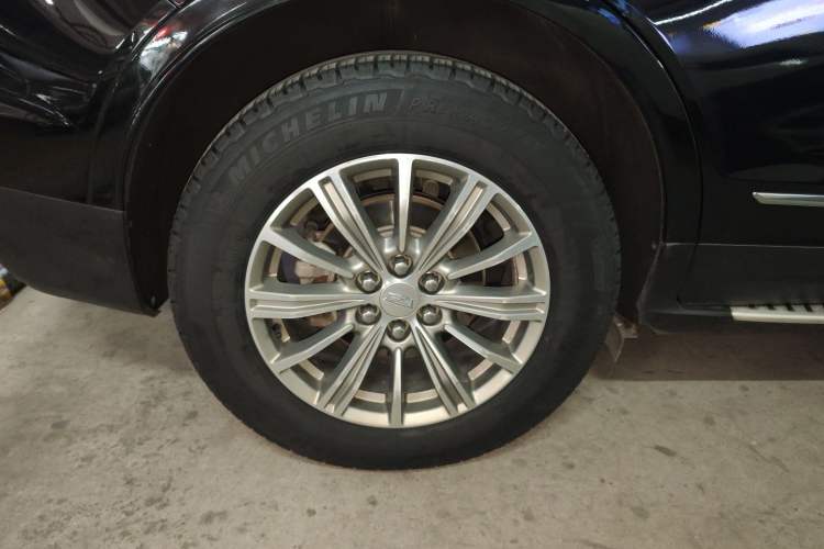 Used Cadillac XT5 2018 25T Luxury Model Exterior 5
