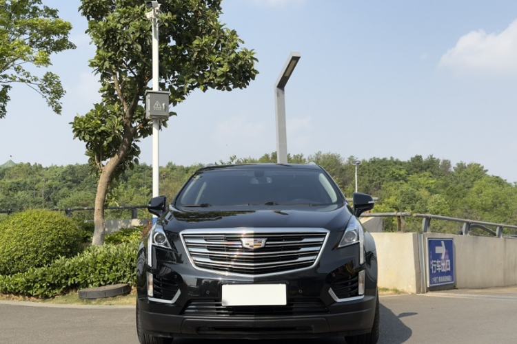 Used Cadillac XT5 2018 25T Luxury Model Exterior 5