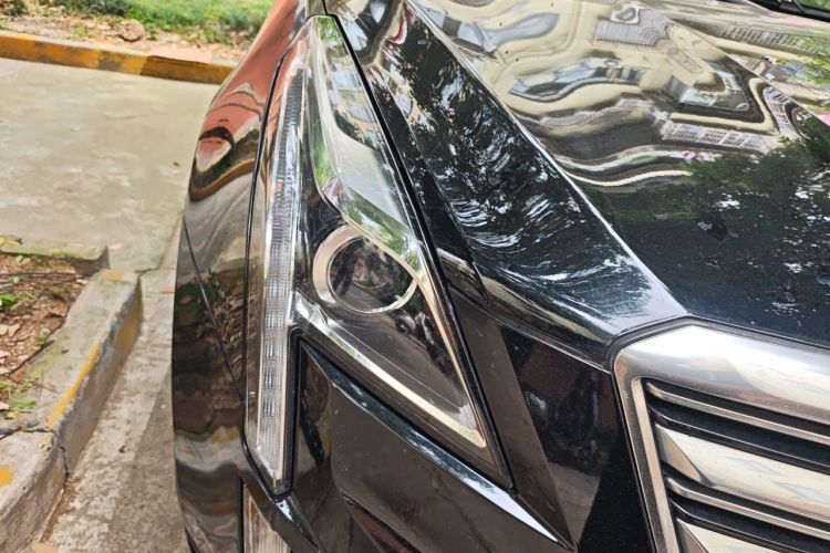 Used Cadillac XT5 2018 25T Luxury Model Exterior 6