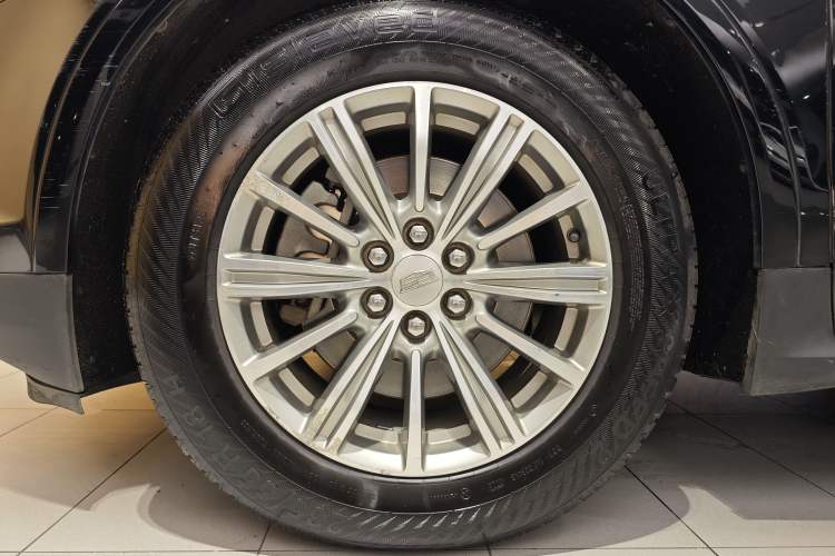 Used Cadillac XT5 2018 25T Luxury Model Exterior 6