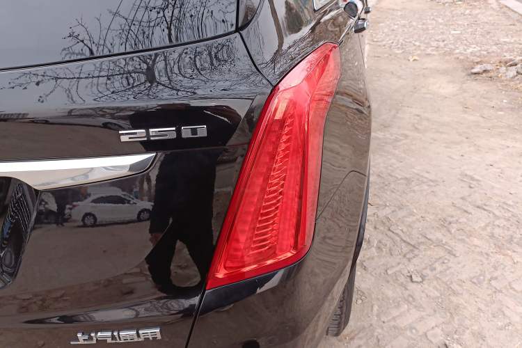 Used Cadillac XT5 2018 25T Luxury Model Exterior 6
