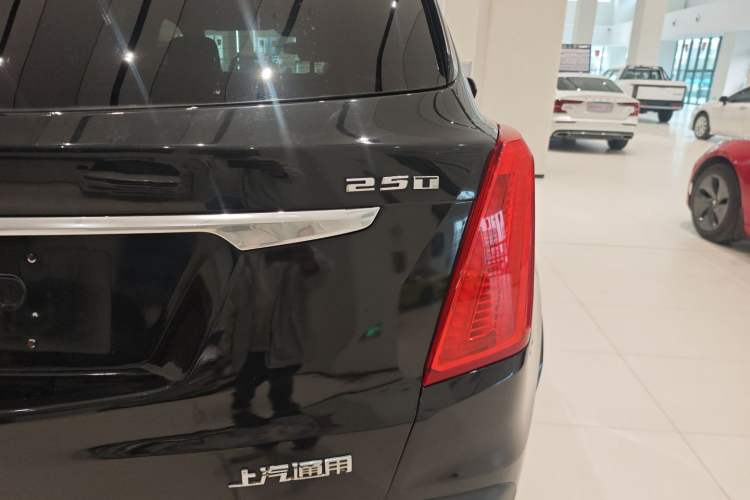 Used Cadillac XT5 2018 25T Luxury Model Exterior 6