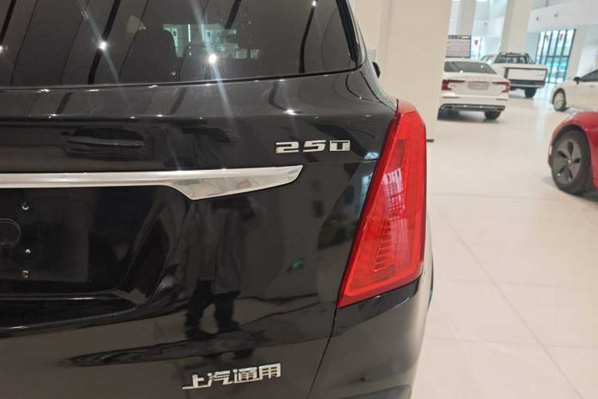 Used Cadillac XT5 2018 25T Luxury Model Exterior 6