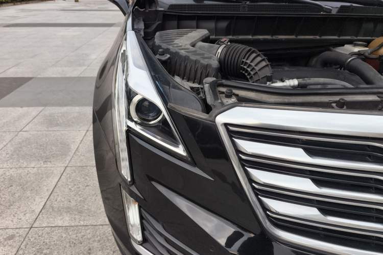 Used Cadillac XT5 2018 25T Luxury Model Exterior 6