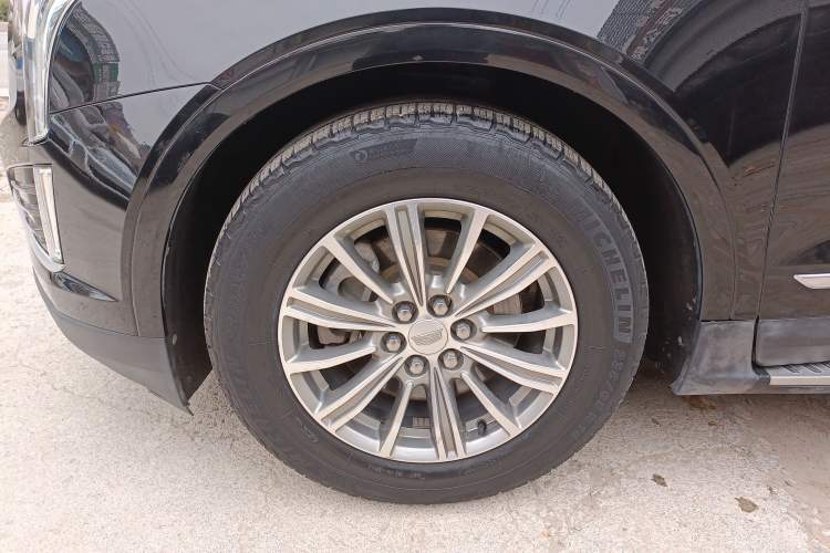 Used Cadillac XT5 2018 25T Luxury Model Exterior 7