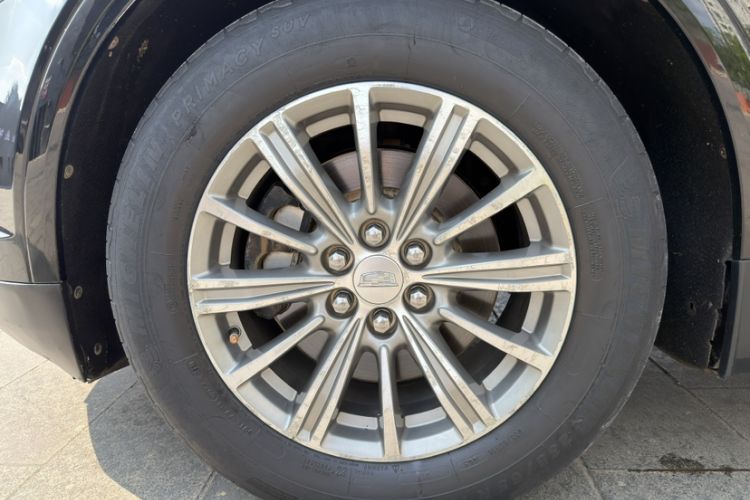Used Cadillac XT5 2018 25T Luxury Model Exterior 7