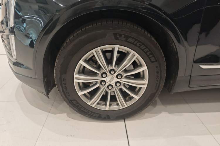 Used Cadillac XT5 2018 25T Luxury Model Exterior 7