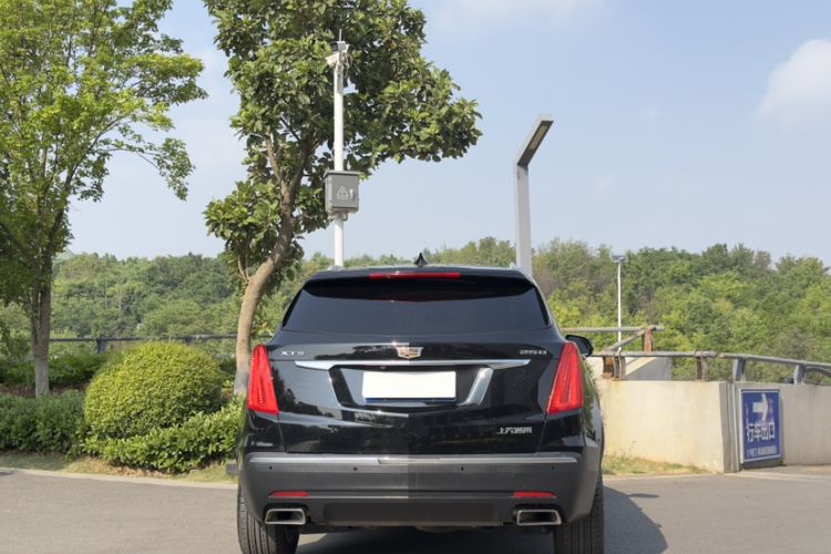 Used Cadillac XT5 2018 25T Luxury Model Exterior 7