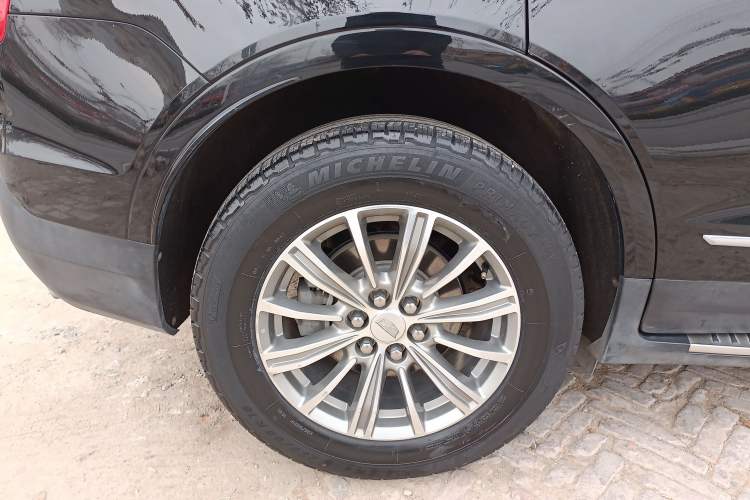 Used Cadillac XT5 2018 25T Luxury Model Exterior 8