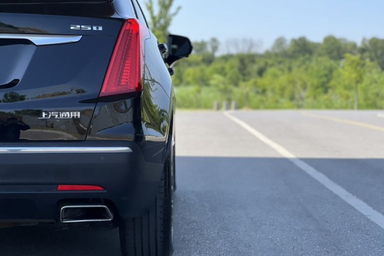 Used Cadillac XT5 2018 25T Luxury Model Exterior 8