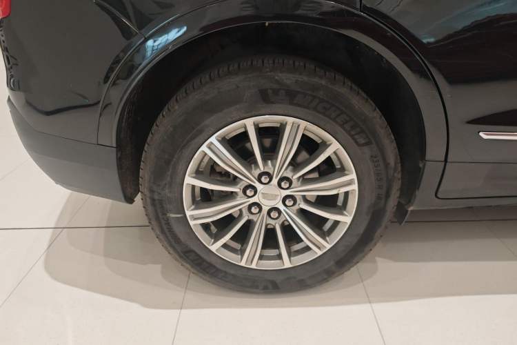 Used Cadillac XT5 2018 25T Luxury Model Exterior 8