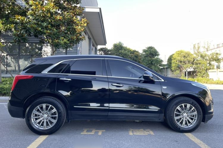Used Cadillac XT5 2018 25T Luxury Model Exterior 9