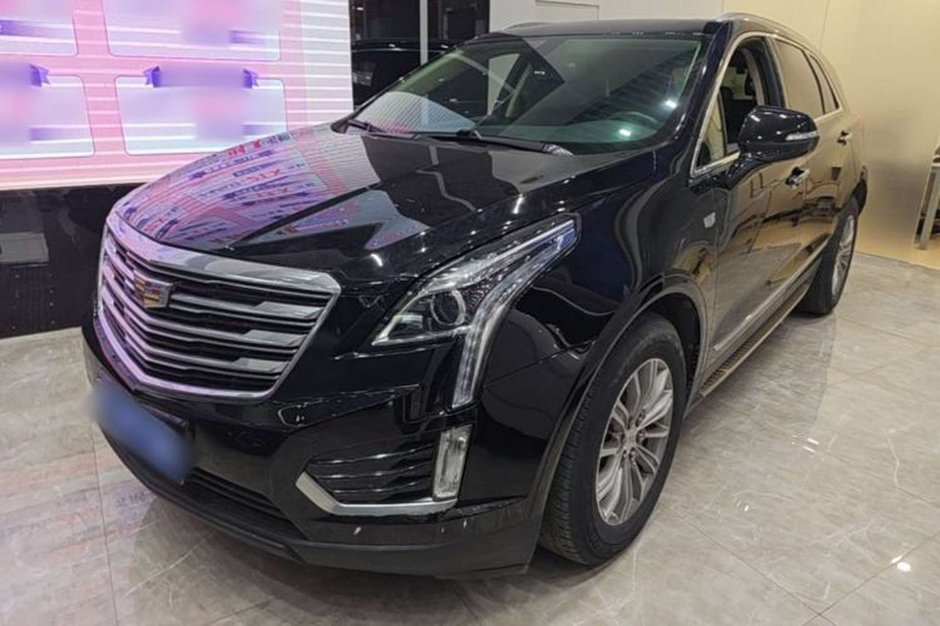 Used Cadillac XT5 2018 25T Luxury Model Front Left 45 Deg
