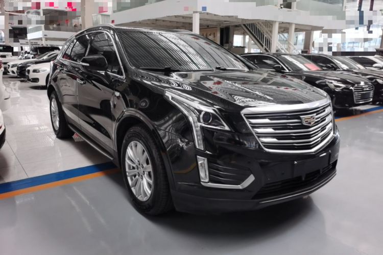 Used Cadillac XT5 2018 28E Four-Wheel Drive Tech Version Front Right 45 Deg