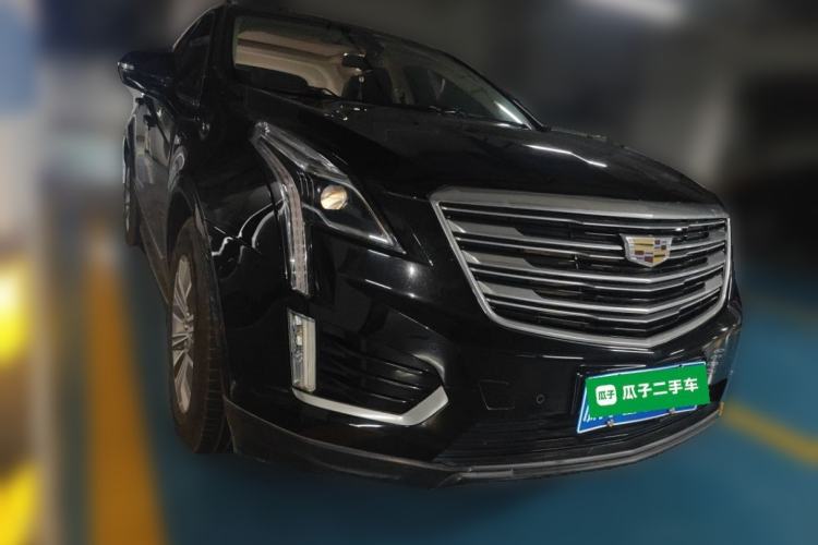 Used Cadillac XT5 2018 28T Four-Wheel Drive Luxury Model Front Right 45 Deg