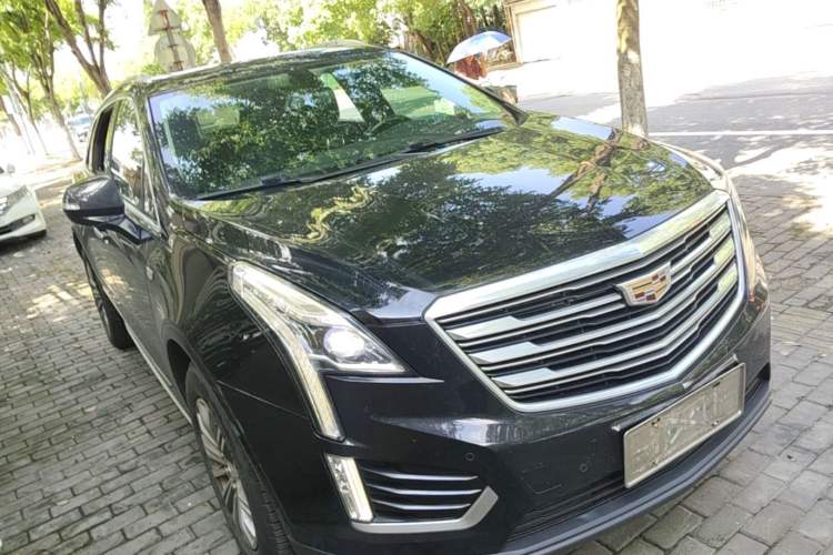Used Cadillac XT5 2018 28T Four-Wheel Drive Luxury Model Front Right 45 Deg