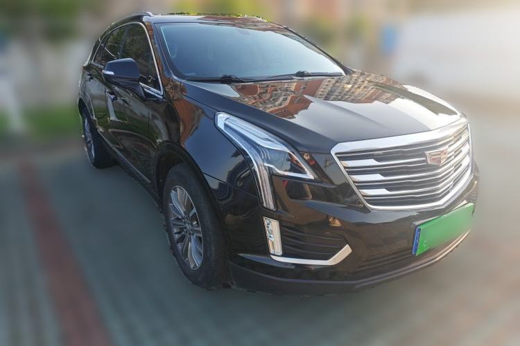 Used Cadillac XT5 2018 28T Four-Wheel Drive Luxury Model Front Right 45 Deg
