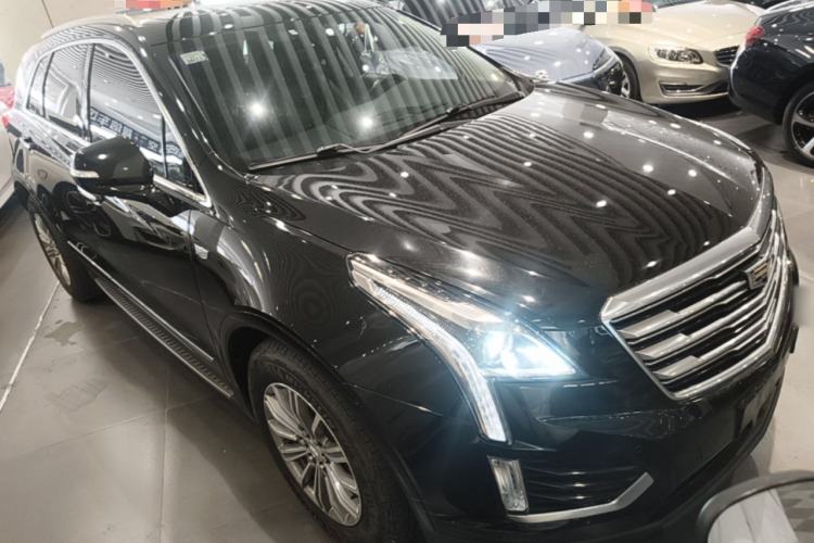 Used Cadillac XT5 2018 25T Luxury Model Front Right 45 Deg